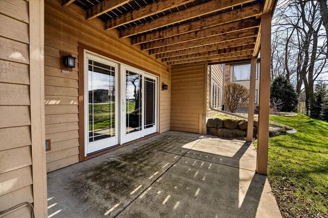 3026 Woods Edge Way, Fitchburg, WI 53711