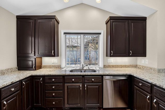 3026 Woods Edge Way, Fitchburg, WI 53711