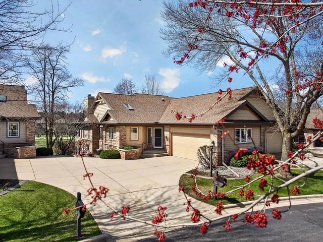 3026 Woods Edge Way, Fitchburg, WI 53711