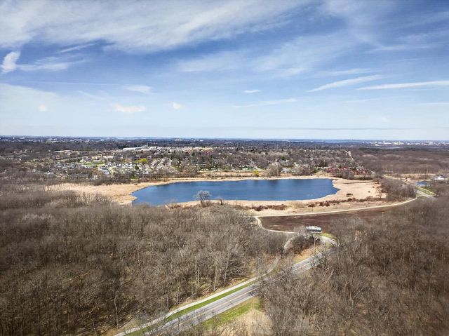 3026 Woods Edge Way, Fitchburg, WI 53711