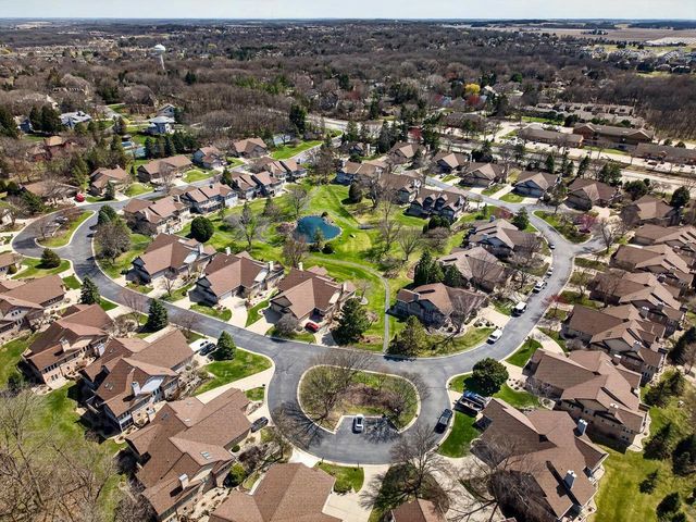 3026 Woods Edge Way, Fitchburg, WI 53711