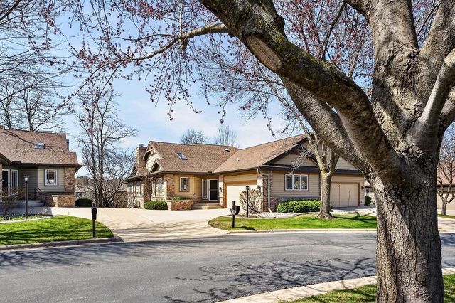 3026 Woods Edge Way, Fitchburg, WI 53711