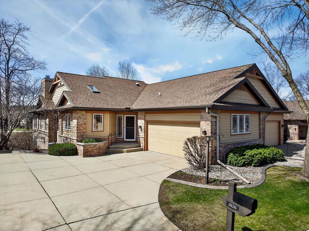 3026 Woods Edge Way, Fitchburg, WI 53711