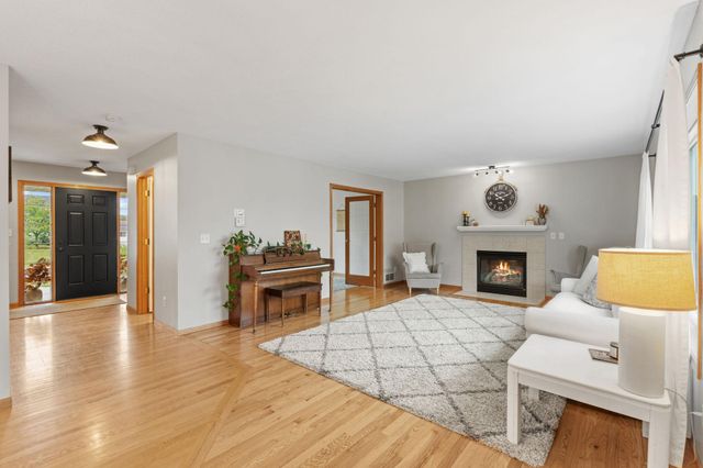 403 Fiddler Avenue SE, New Prague, MN 56071