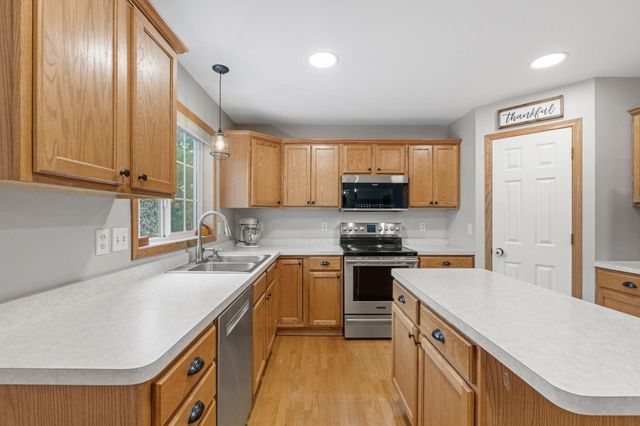 403 Fiddler Avenue SE, New Prague, MN 56071