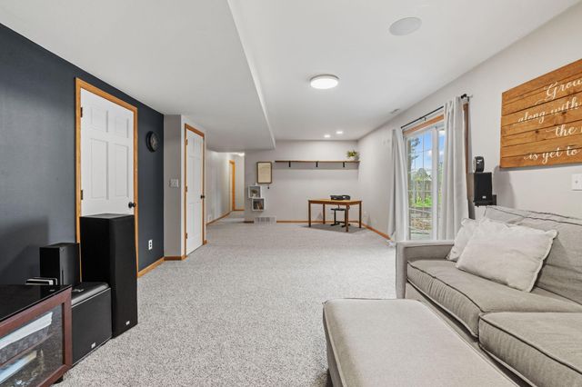 403 Fiddler Avenue SE, New Prague, MN 56071