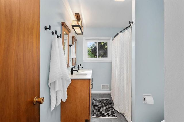 2810 Sherman Street, Eau Claire, WI 54701