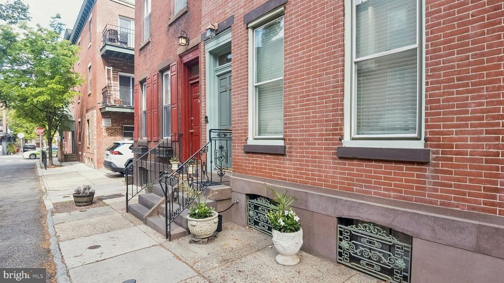 2049 APPLETREE ST, Philadelphia, PA 19103