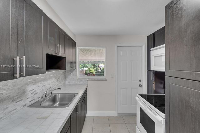 2791 SW 34th Ct, Miami, FL 33133