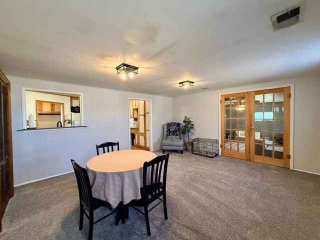 584 W 1st St, Valley Center, KS 67147