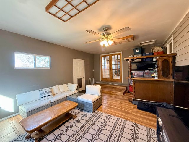 584 W 1st St, Valley Center, KS 67147