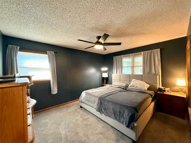 584 W 1st St, Valley Center, KS 67147