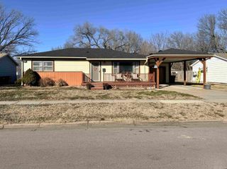 584 W 1st St, Valley Center, KS 67147
