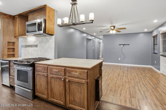 221 Belaire Drive, Pearl, MS 39208