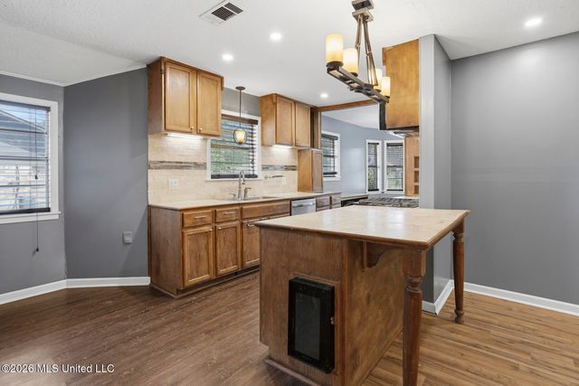 221 Belaire Drive, Pearl, MS 39208