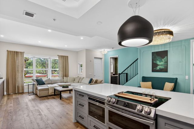 2609 NE 14th Avenue 105, Wilton Manors, FL 33334