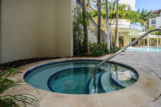 2609 NE 14th Avenue 105, Wilton Manors, FL 33334