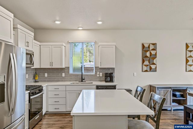 5633 Earth Pl NE, Salem, OR 97305