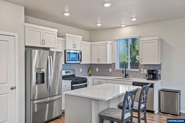 5633 Earth Pl NE, Salem, OR 97305