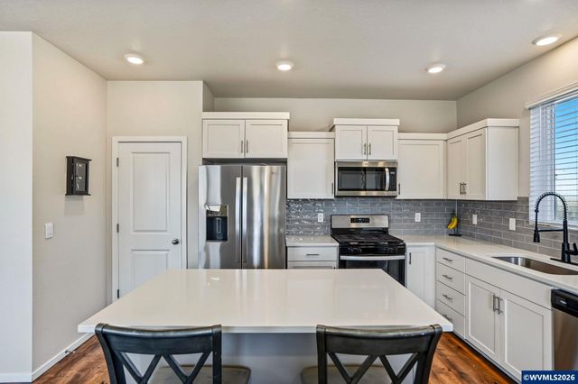 5633 Earth Pl NE, Salem, OR 97305