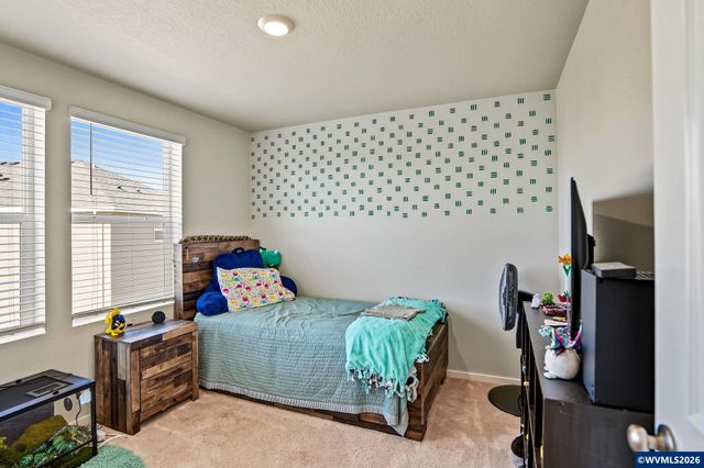 5633 Earth Pl NE, Salem, OR 97305