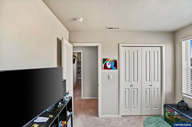 5633 Earth Pl NE, Salem, OR 97305