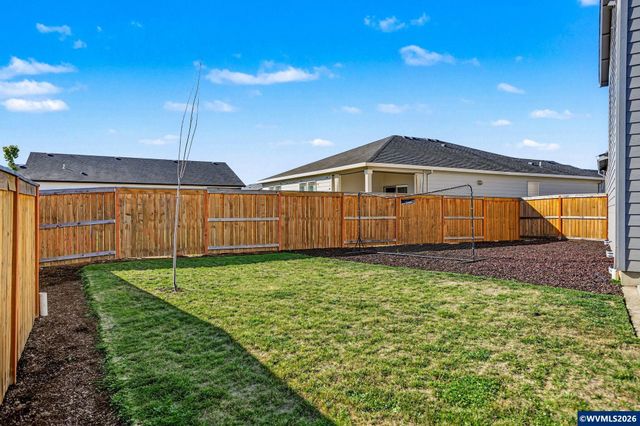 5633 Earth Pl NE, Salem, OR 97305