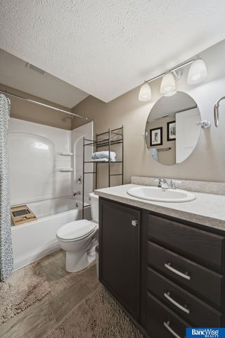 8223 Ryley Lane, Lincoln, NE 68512