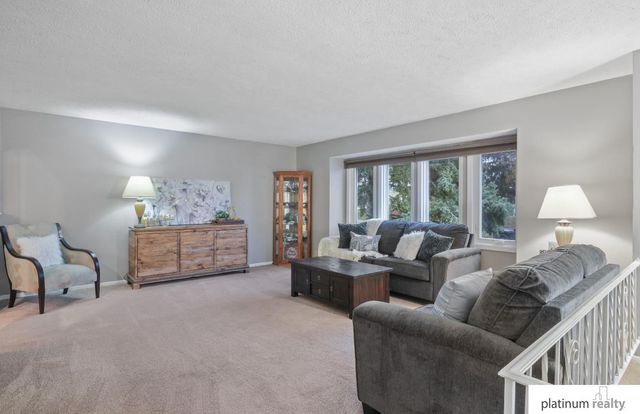 1028 S 217th Avenue, Omaha, NE 68022