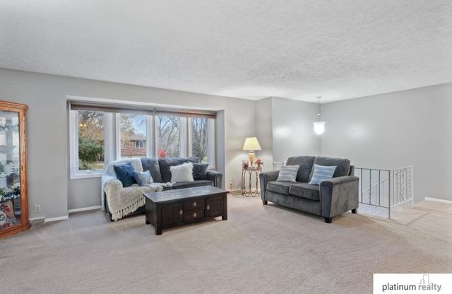 1028 S 217th Avenue, Omaha, NE 68022