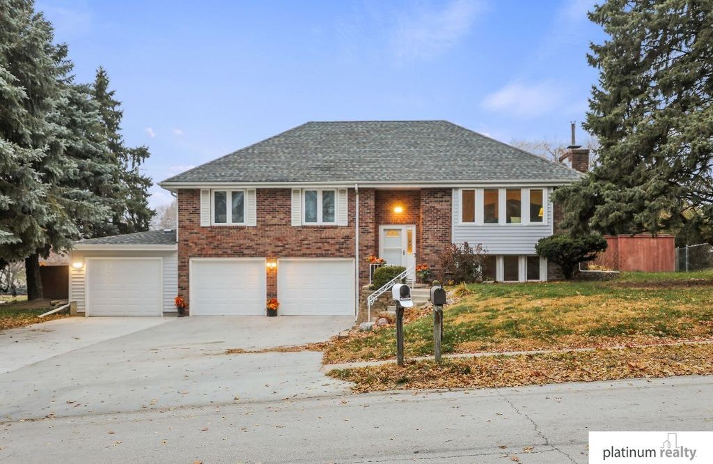 1028 S 217th Avenue, Omaha, NE 68022