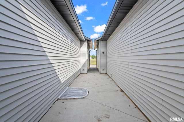 1709 Ambleside Drive, Springfield, IL 62711