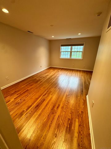 11 Pond Lane 11, Darien, CT 06820