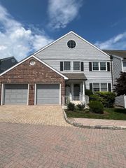 11 Pond Lane 11, Darien, CT 06820