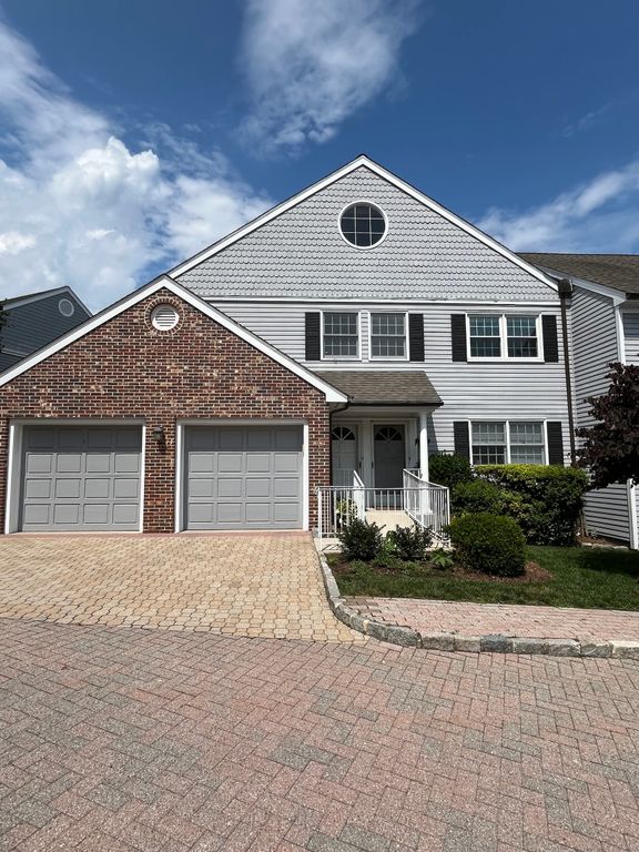 11 Pond Lane 11, Darien, CT 06820