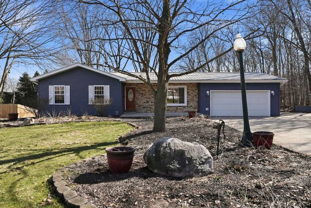 2438 S Woodland Trail, Warsaw, IN 46580