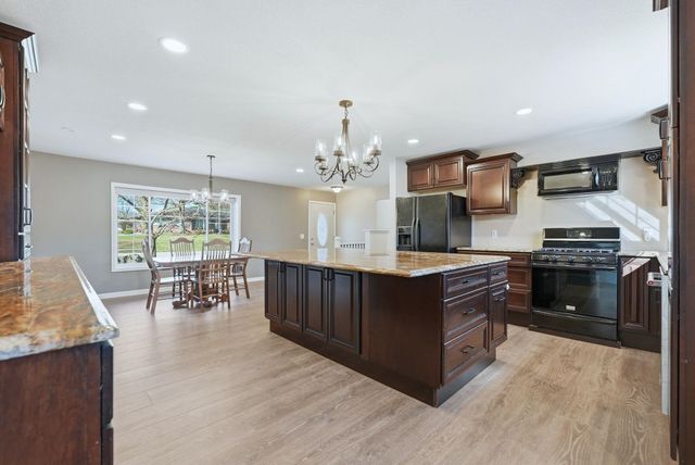 2438 S Woodland Trail, Warsaw, IN 46580