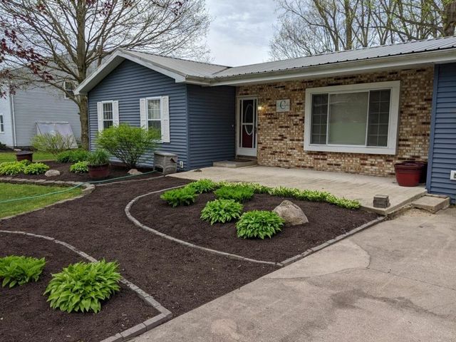 2438 S Woodland Trail, Warsaw, IN 46580