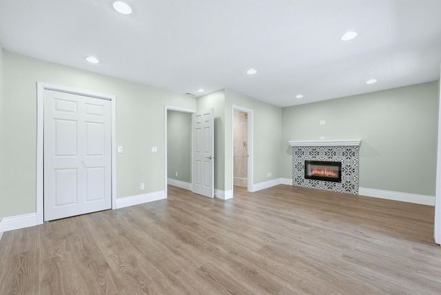 2438 S Woodland Trail, Warsaw, IN 46580