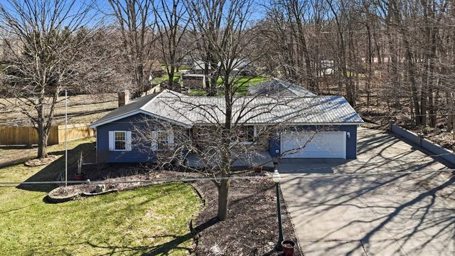 2438 S Woodland Trail, Warsaw, IN 46580