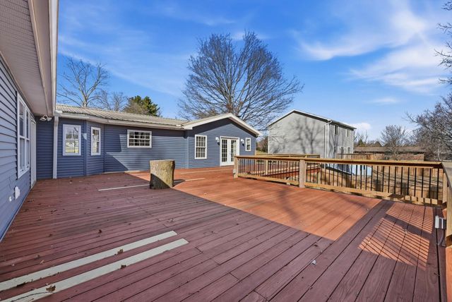 2438 S Woodland Trail, Warsaw, IN 46580