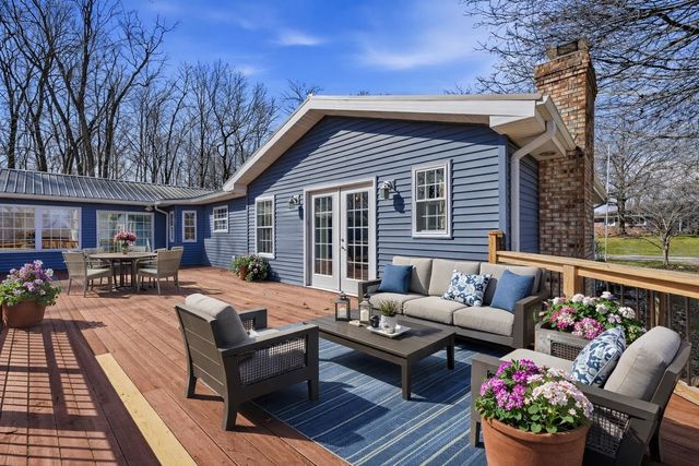 2438 S Woodland Trail, Warsaw, IN 46580