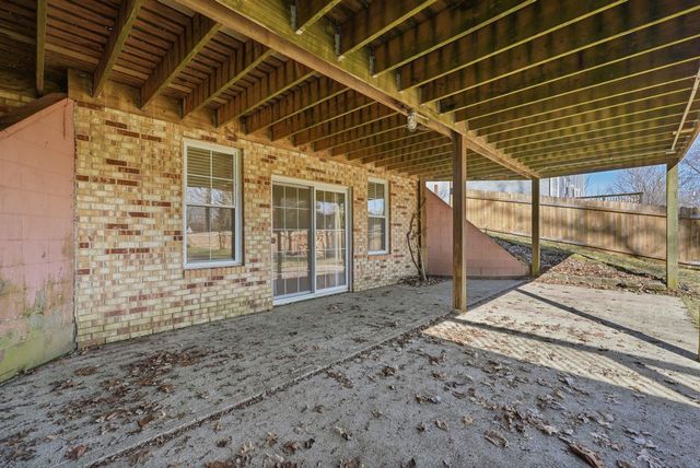 2438 S Woodland Trail, Warsaw, IN 46580