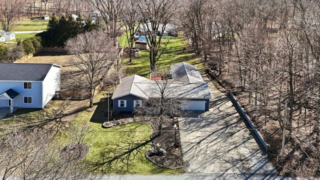 2438 S Woodland Trail, Warsaw, IN 46580