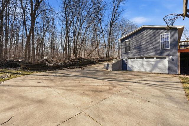 2438 S Woodland Trail, Warsaw, IN 46580