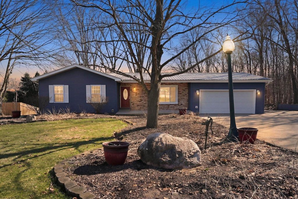 2438 S Woodland Trail, Warsaw, IN 46580