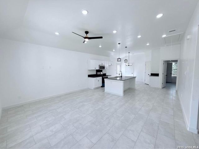 509 JUDSON DR, Devine, TX 78016