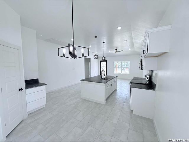 509 JUDSON DR, Devine, TX 78016