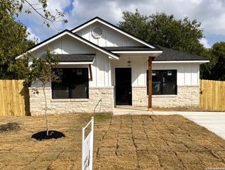 509 JUDSON DR, Devine, TX 78016