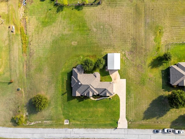 125 Deer Stream Court, Azle, TX 76020